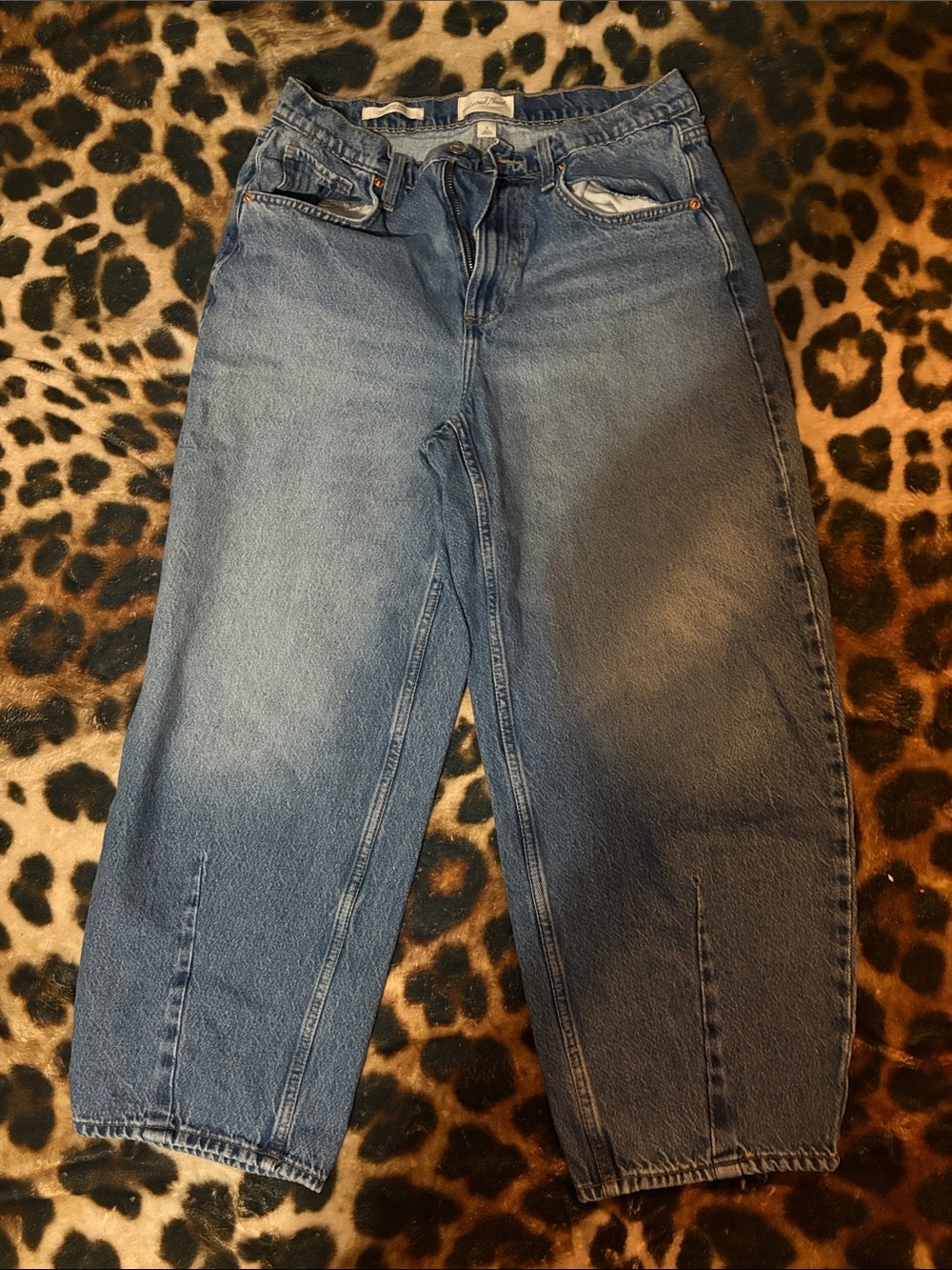 Universal Thread Women's Boyfriend Jeans in Medium Blue Wash